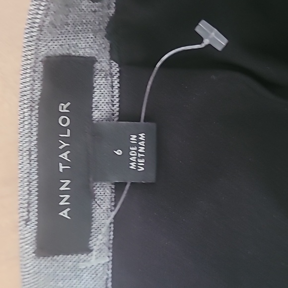 Ann Taylor Floral Pencil Skirt - Picture 3 of 3